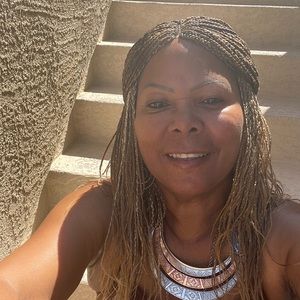 Meet your Posher, Cynthia